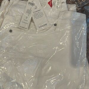 Chico's Jeans. So Slimming Girlfriend Crop, in Alabaster. New in package.
